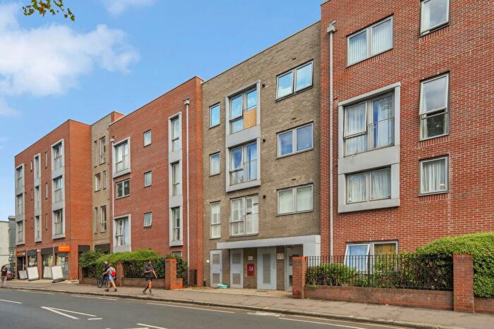 1 Bedroom Flat For Sale In High Road, Leyton, E10