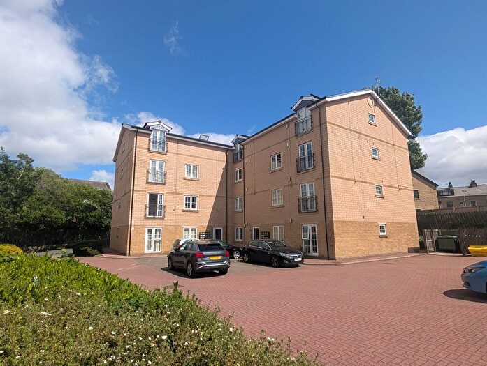 2 Bedroom Flat For Sale In Dock Lane, Shipley, BD17