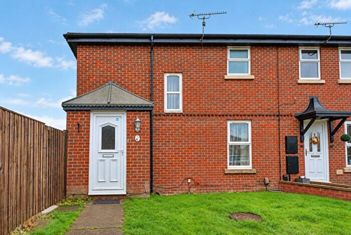 2 Bedroom End Of Terrace House For Sale In Pasture Close, Raybrook Park, Rodbourne, Swindon, SN2