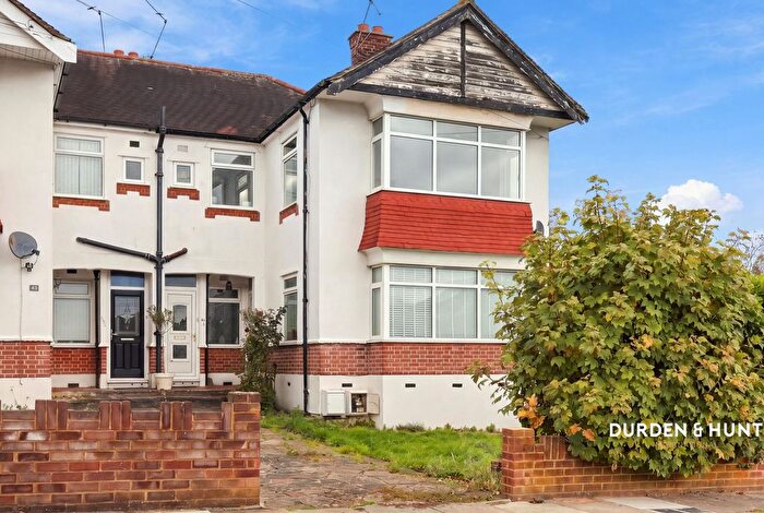 2 Bedroom Maisonette For Sale In Tudor Drive, Romford, RM2
