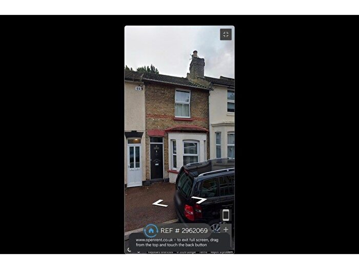 3 Bedroom Terraced House To Rent In Castle Road, Chatham, ME4