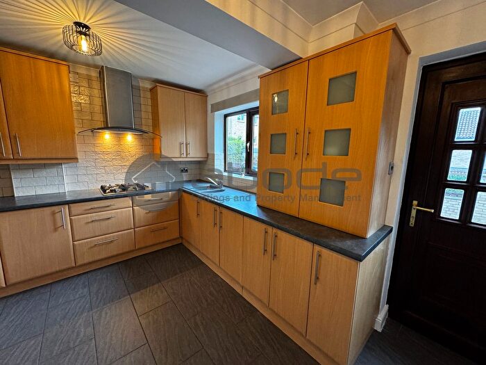 3 Bedroom Semi-Detached House For Sale In Oaken Wood Close, Rotherham, S61