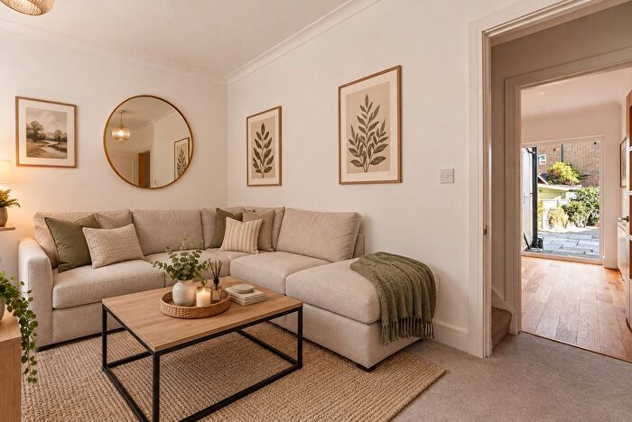 2 Bedroom Terraced House For Sale In Glencoe Road, Weybridge, KT13