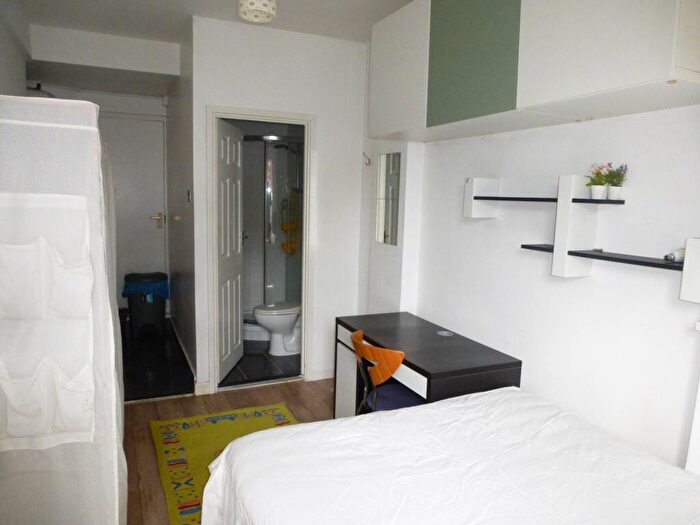 Studio To Rent In Barkham Road, Wokingham, RG41