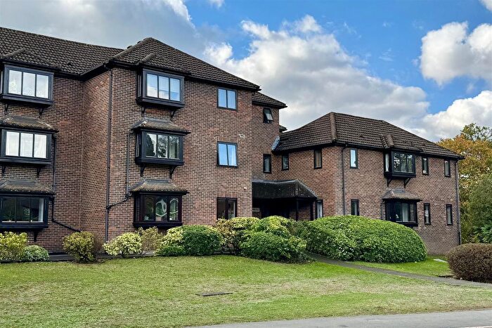 2 Bedroom Flat For Sale In Twycross Road, Godalming, GU7