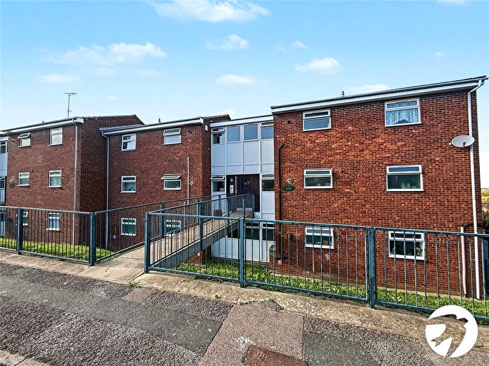 1 Bedroom Flat For Sale In Swift Crescent, Lordswood, Kent, ME5