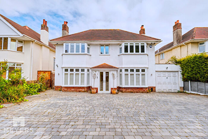 4 Bedroom Detached House For Sale In Harewood Avenue, Bournemouth, BH7