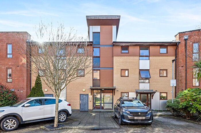 1 Bedroom Flat To Rent In Commonwealth Drive, Nokes Court, RH10