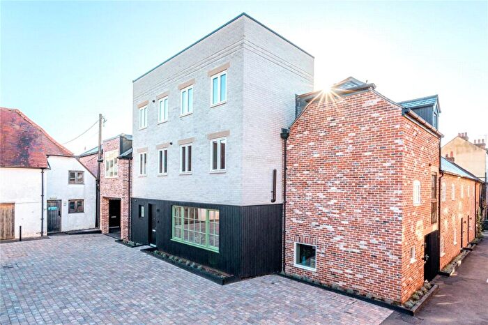 3 Bedroom Semi-Detached House For Sale In Harts Yard, Farnham, Surrey, GU9