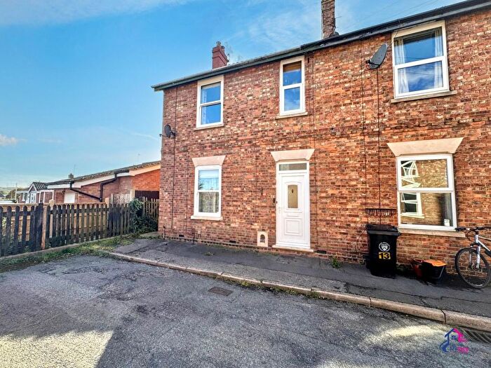 3 Bedroom End Of Terrace House For Sale In Robertson Road, Grantham, NG31