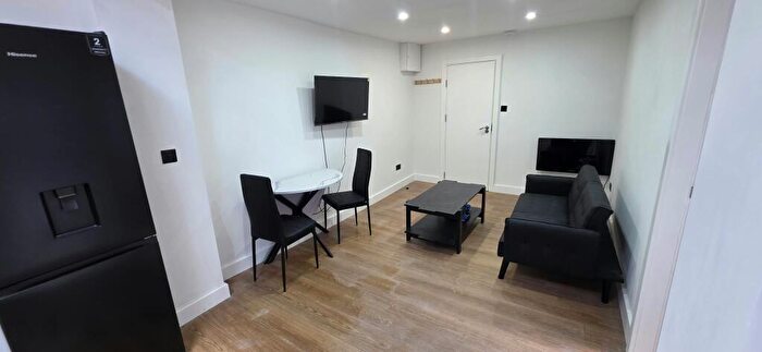 1 Bedroom Flat To Rent In Leeds Road, Rothwell, Leeds, LS26