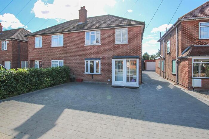 3 Bedroom Semi-Detached House For Sale In Cadogan Avenue, West Horndon, Brentwood, CM13