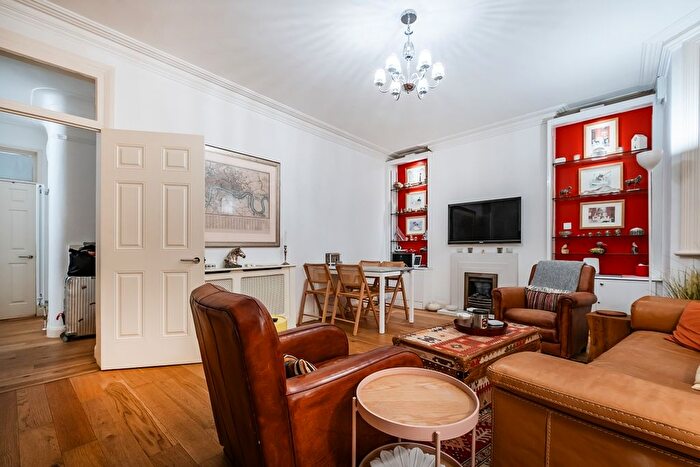 2 Bedroom Flat To Rent In Buckingham Gate, London, SW1E