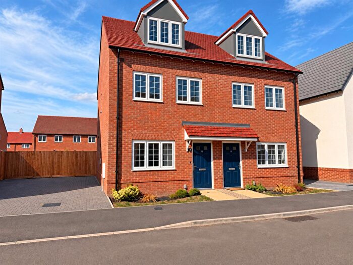 3 Bedroom Semi-Detached House To Rent In Bridle Crescent, Braintree, CM7