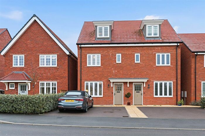 3 Bedroom Semi-Detached House For Sale In Fieldfare Road, Hinckley, LE10