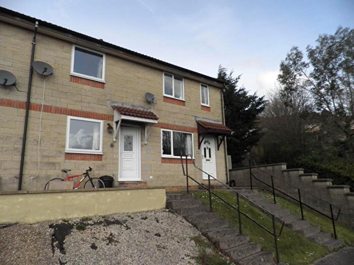 2 Bedroom House To Rent In Daneacre Road, Radstock, Somerset, BA3