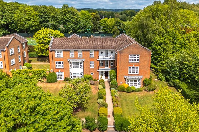 3 Bedroom Flat For Sale In Phyllis Court Drive, Henley-On-Thames, Oxfordshire, RG9