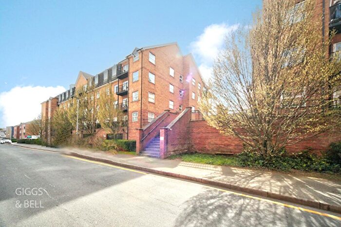 2 Bedroom Flat For Sale In The Academy, Holly Street, LU1
