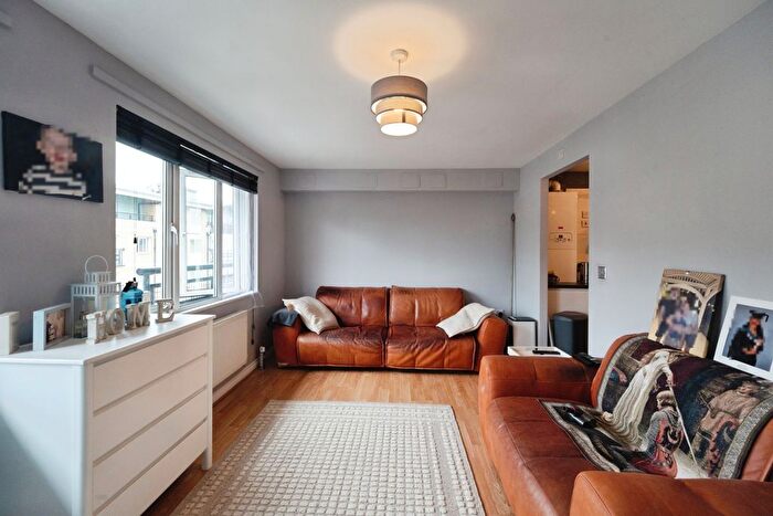 2 Bedroom Flat For Sale In Broomfield Street, London, E14