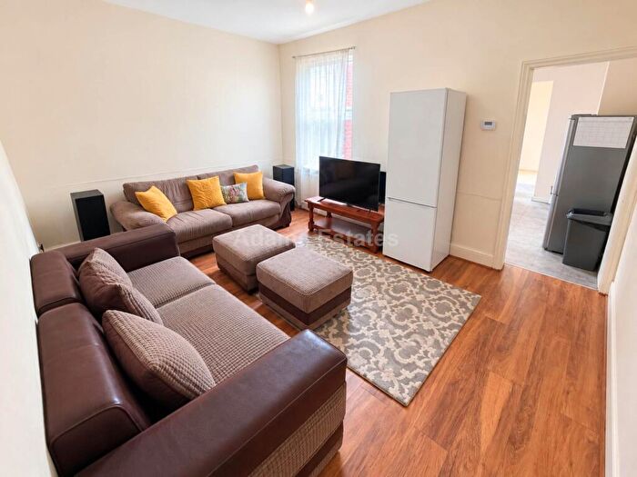 5 Bedroom Terraced House To Rent In De Beauvoir Road, Reading, RG1