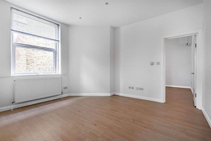 1 Bedroom Flat To Rent In Sheengate Mansions, East Sheen, SW14