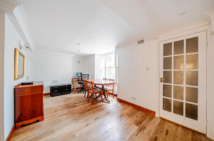 1 Bedroom Apartment For Sale In Chetwynd Road, Dartmouth Park, NW5