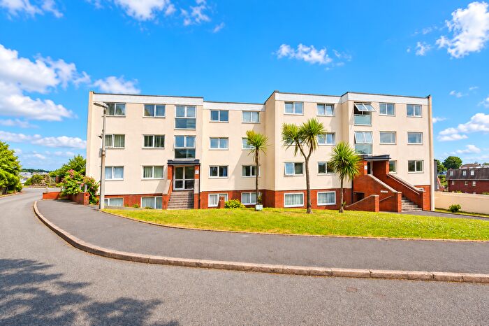 2 Bedroom Flat For Sale In Livermead Hill, Torquay, TQ2