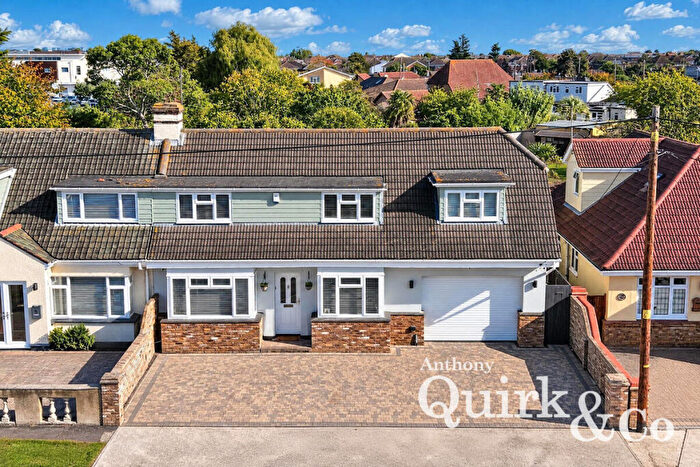 6 Bedroom Semi-Detached House For Sale In Welbeck Road, Canvey Island, SS8
