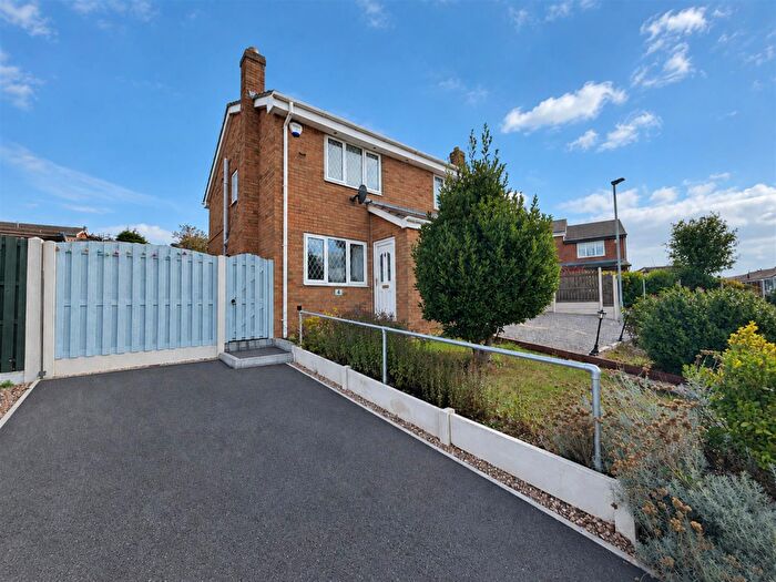 2 Bedroom Semi-Detached House For Sale In Eshton Court, Mapplewell, Barnsley, S75