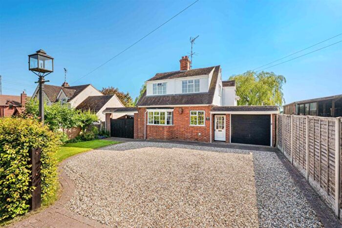 4 Bedroom Detached House For Sale In Grimshaw Hill, Ullenhall, B95