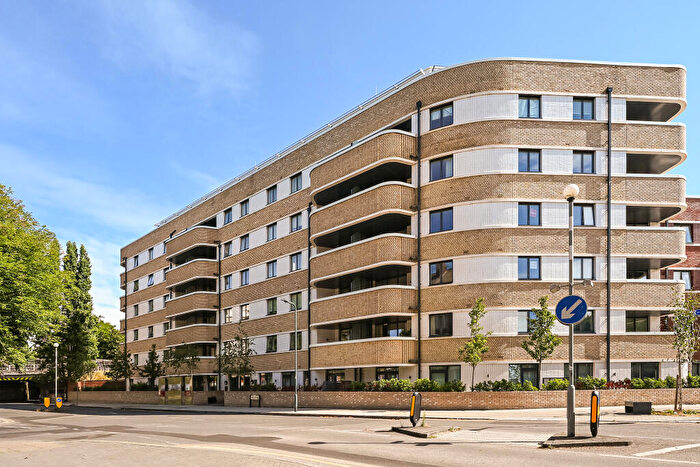 2 Bedroom Flat To Rent In Clifton Mansions, Park Avenue, London, NW2