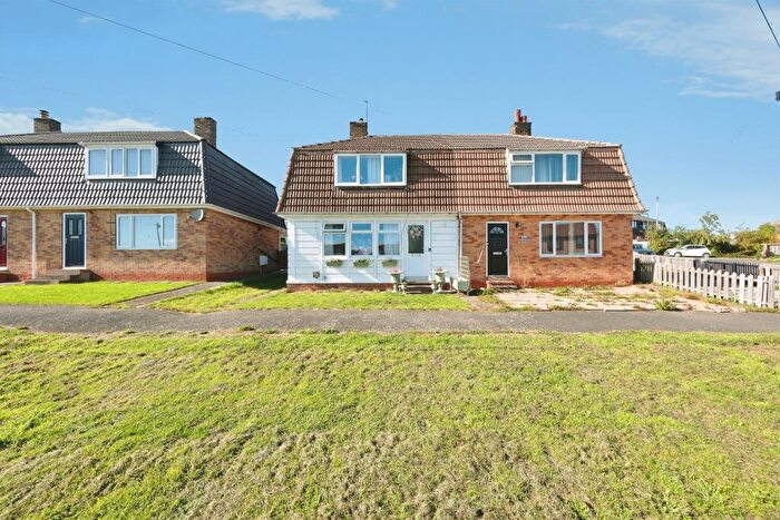 3 Bedroom Semi-Detached House For Sale In Houldsworth Drive, Chesterfield, S41