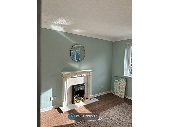2 Bedroom Flat To Rent In Arran Court, Cheadle Hulme, Cheadle, SK8
