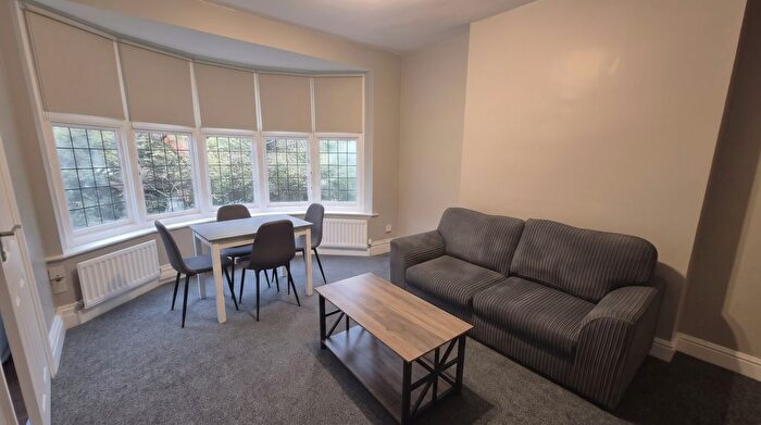 1 Bedroom Flat To Rent In Flat, Downs Road, Luton, LU1