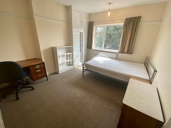 5 Bedroom Semi-Detached House To Rent In Gainsborough Road, Clarendon Park, LE2