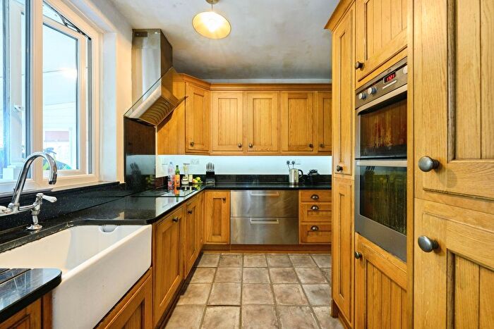 3 Bedroom Semi-Detached House For Sale In Oakhill Road, Sutton, SM1