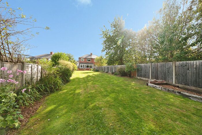 3 Bedroom Semi-Detached House For Sale In Oak Avenue, Nottingham, NG16