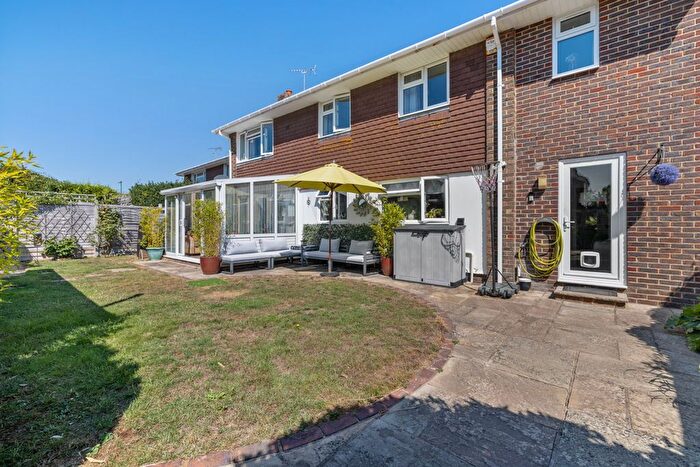 4 Bedroom Detached House For Sale In Roman Way, Chichester, PO19