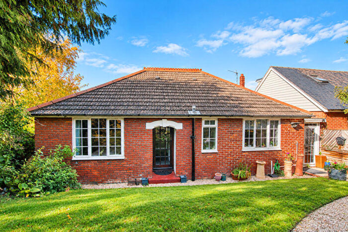 3 Bedroom Detached Bungalow For Sale In Long Lane, Bursledon, SO31