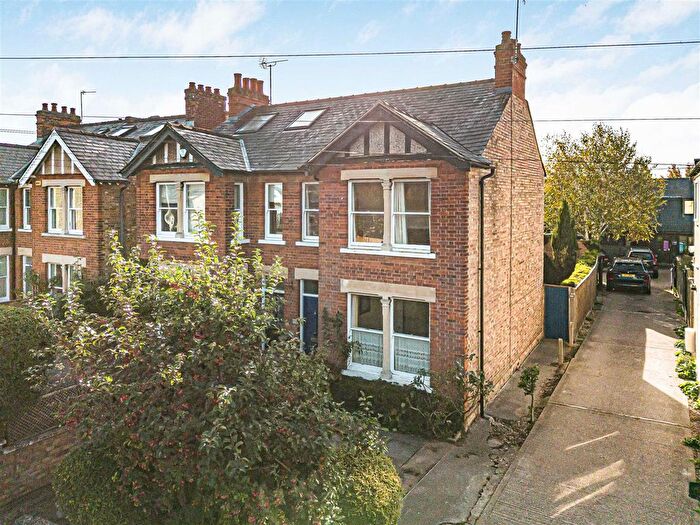 3 Bedroom Semi-Detached House For Sale In Hartington Grove, Cambridge, CB1