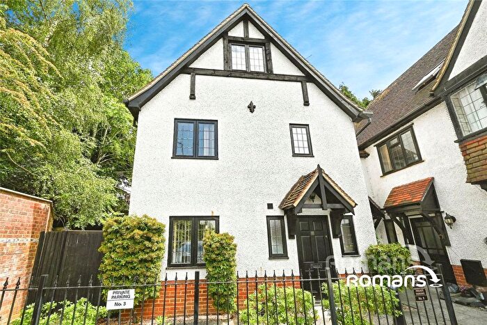 3 Bedroom Semi-Detached House For Sale In Woodridge Close, Bracknell, Berkshire, RG12