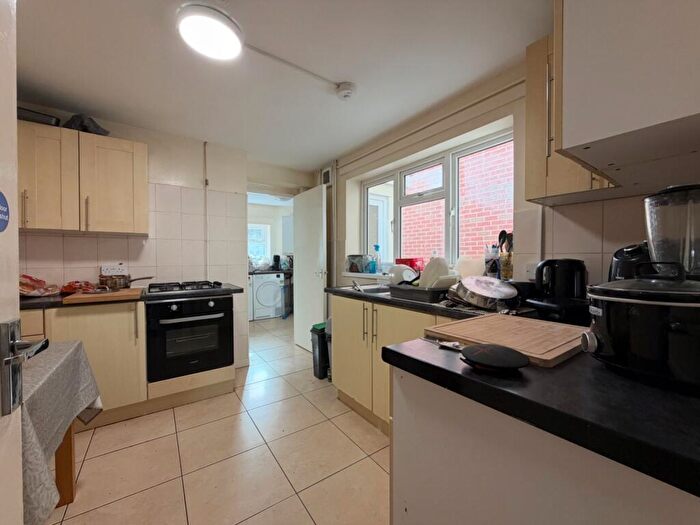 4 Bedroom End Of Terrace House To Rent In Cranbrook Street, Cathays, CF24