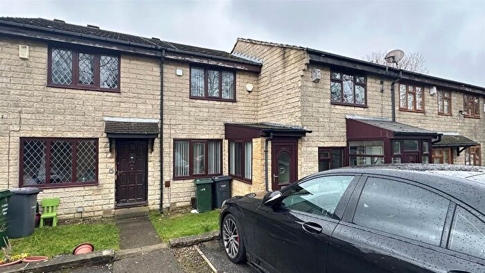 2 Bedroom Town House For Sale In Silverhill Road, Bradford, BD3