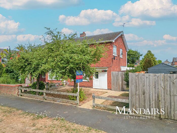 3 Bedroom Semi-Detached House For Sale In Beech Road, Glinton, Peterborough, PE6
