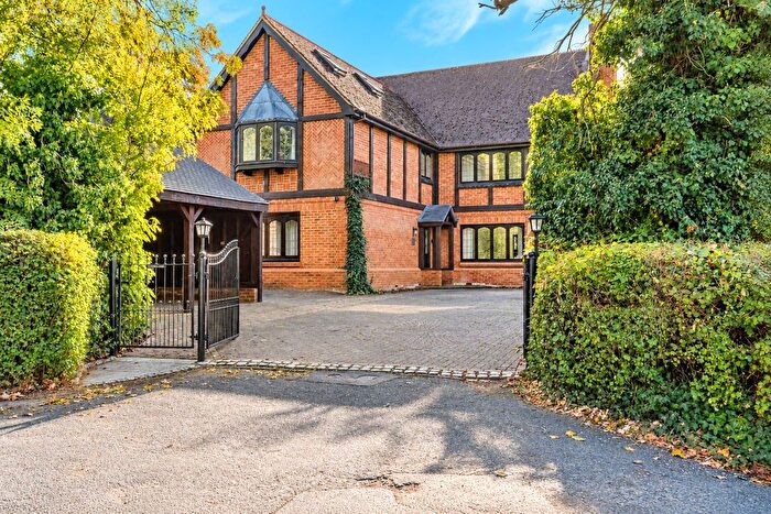 5 Bedroom Detached House For Sale In Sheldons Lane, Hook, Hampshire, RG27