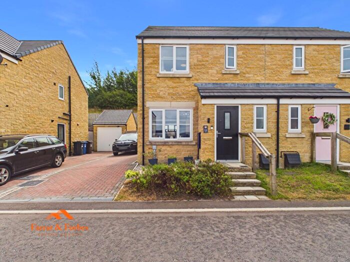 3 Bedroom Semi-Detached House For Sale In Tum Hill Close, Colne, BB8