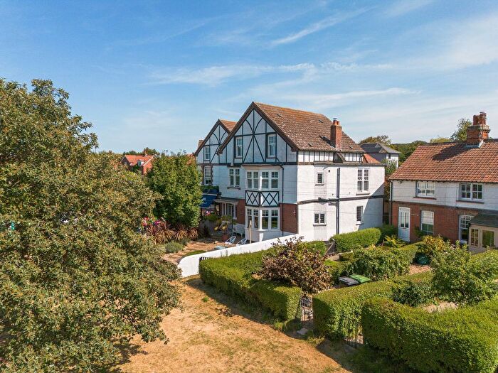 6 Bedroom Semi-Detached House For Sale In The Hurn, West Runton, Cromer, NR27
