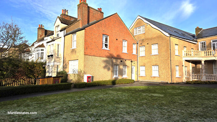 1 Bedroom Flat For Sale In St. Marthas Court, Wood Street, High Barnet, EN5