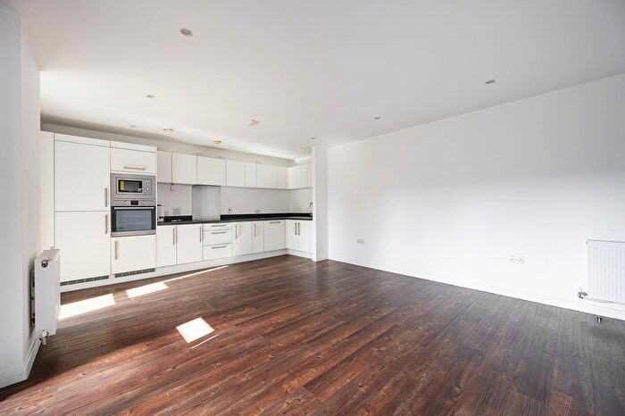 3 Bedroom Flat For Sale In Bovet Court, Harford Street, Stepney, London, E1