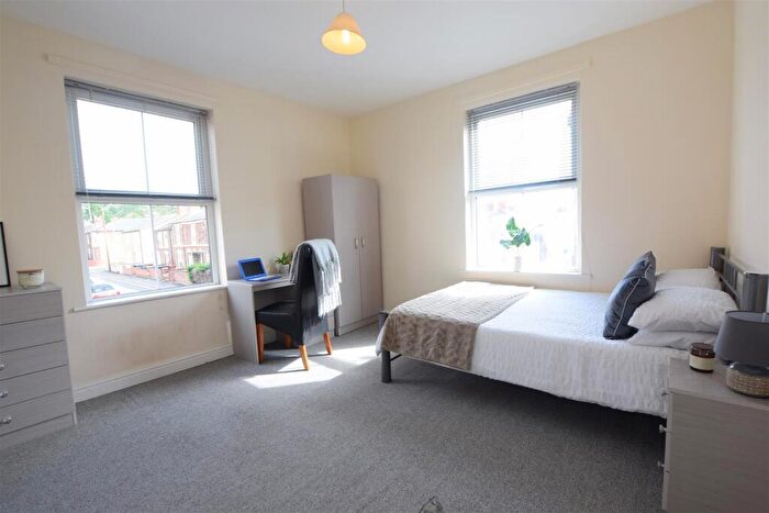 3 Bedroom End Of Terrace House To Rent In / - Gresham Street - Student House, LN1